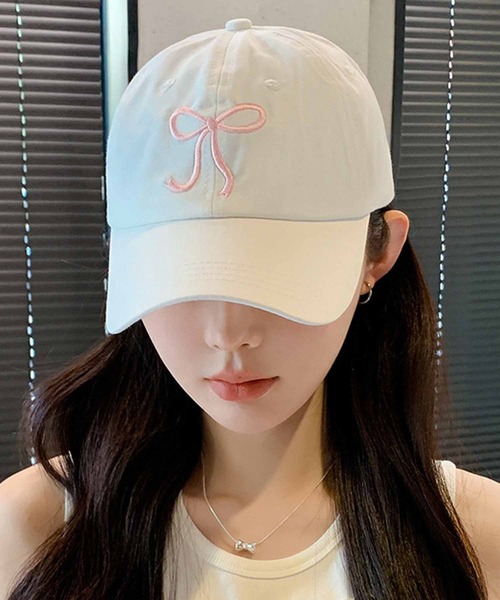 NANEA（ナネア）の「リボン刺繍キャップ（キャップ・レディース・ホワイト×ネイビー/ネイビー/ブラック×ホワイト/ピンク/ライトピンク/ブラック×ピンク/ホワイト×ピンク/ブルー/チャコールグレー・フリー）」の3枚目の写真