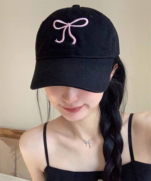 NANEA（ナネア）の「リボン刺繍キャップ（キャップ・レディース・ホワイト×ネイビー/ネイビー/ブラック×ホワイト/ピンク/ライトピンク/ブラック×ピンク/ホワイト×ピンク/ブルー/チャコールグレー・フリー）」の4枚目の写真