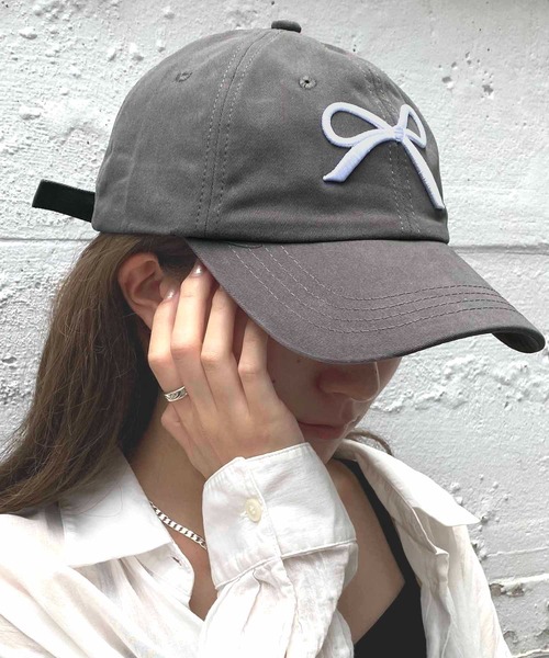 NANEA（ナネア）の「リボン刺繍キャップ（キャップ・レディース・ホワイト×ネイビー/ネイビー/ブラック×ホワイト/ピンク/ライトピンク/ブラック×ピンク/ホワイト×ピンク/ブルー/チャコールグレー・フリー）」の11枚目の写真