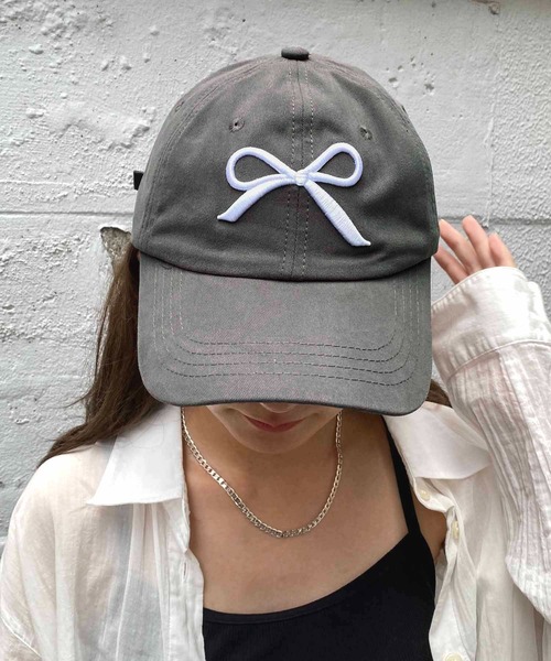 NANEA（ナネア）の「リボン刺繍キャップ（キャップ・レディース・ホワイト×ネイビー/ネイビー/ブラック×ホワイト/ピンク/ライトピンク/ブラック×ピンク/ホワイト×ピンク/ブルー/チャコールグレー・フリー）」の10枚目の写真