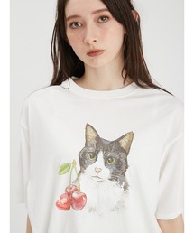 FURFUR（ファーファー）の「【上國料萌衣コラボ】キャットチェリーT
