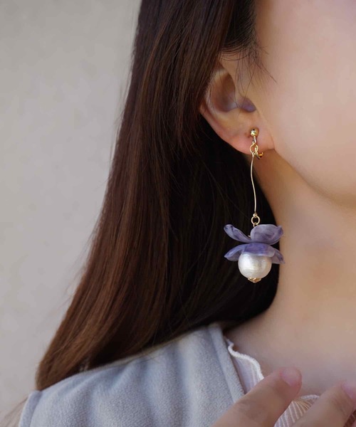 CERCA(チェルカ)の「jolie minette/フラワーパール ロング イヤリング(イヤリング・レディース・クリアイエロー/クリア/オリーブ/ブラウン系/ホワイト系/ブラック/アクア/ブルーパープル/ベージュ系/ピンク系/ラベンダー・FREE)」の17枚目の写真