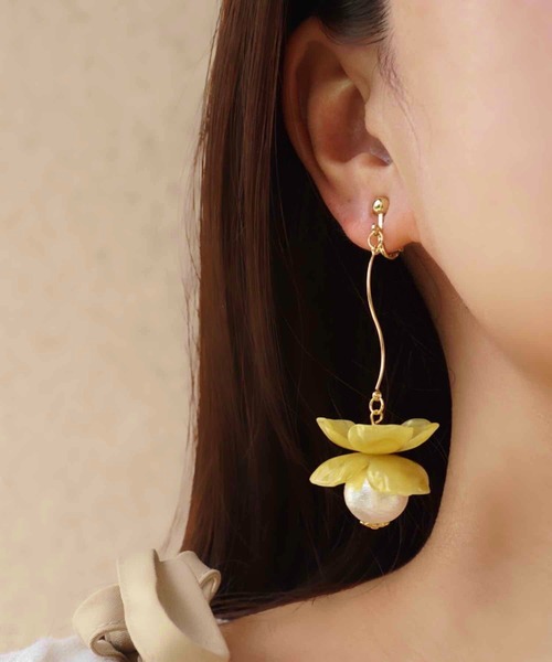CERCA(チェルカ)の「jolie minette/フラワーパール ロング イヤリング(イヤリング・レディース・クリアイエロー/クリア/オリーブ/ブラウン系/ホワイト系/ブラック/アクア/ブルーパープル/ベージュ系/ピンク系/ラベンダー・FREE)」の18枚目の写真