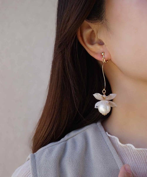 CERCA(チェルカ)の「jolie minette/フラワーパール ロング イヤリング(イヤリング・レディース・クリアイエロー/クリア/オリーブ/ブラウン系/ホワイト系/ブラック/アクア/ブルーパープル/ベージュ系/ピンク系/ラベンダー・FREE)」の20枚目の写真