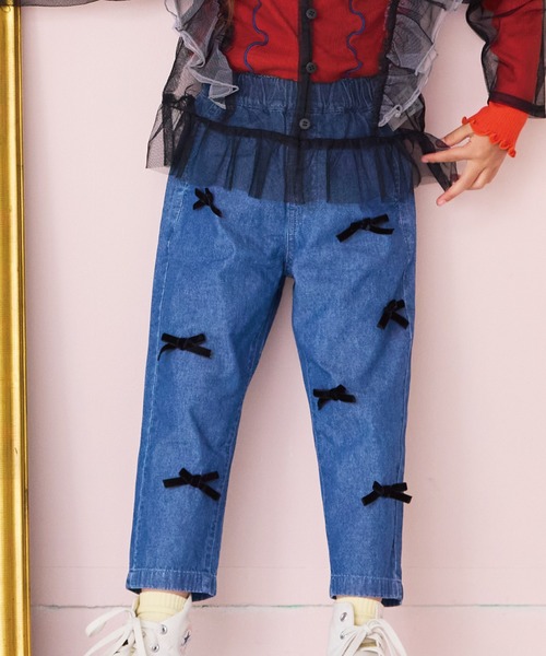 CALMIA（カルミア）の「リボンいっぱいデニムパンツ（デニムパンツ・キッズ・ライトブルー/ブラック・80/90/100/110/120/130/140/150）」の4枚目の写真