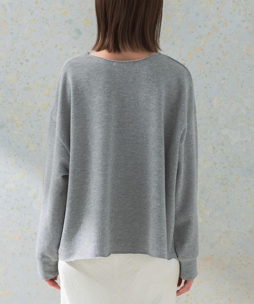 URBAN RESEARCH ROSSO WOMEN(アーバンリサーチ ロッソ)の「ラメVネックプルオーバー(Tシャツ/カットソー・レディース・グレー/オフホワイト・FREE)」の16枚目の写真