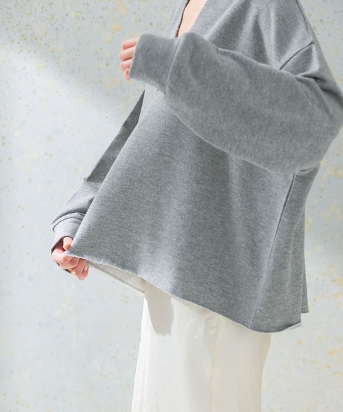 URBAN RESEARCH ROSSO WOMEN(アーバンリサーチ ロッソ)の「ラメVネックプルオーバー(Tシャツ/カットソー・レディース・グレー/オフホワイト・FREE)」の13枚目の写真