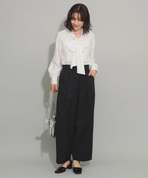 Ray BEAMS（レイビームス）の「カット ドビー ボウタイ ブラウス（シャツ/ブラウス・レディース・ホワイト/ブラック・ONE SIZE）」の4枚目の写真