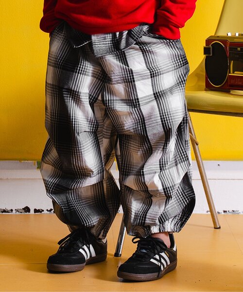 BREEZE（ブリーズ）の「【BREEZE NEW JACK】総柄パラシュートパンツ（その他パンツ・キッズ・カーキ/チェック・90/100/110/120/130/140/150/160）」の2枚目の写真