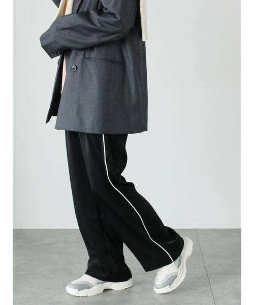 Lugnoncure(ルノンキュール)の「サテンラインパンツ(その他パンツ・レディース・グレー/ブラウン/ブラック・F)」の4枚目の写真