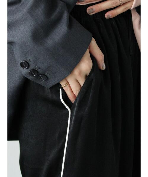 Lugnoncure(ルノンキュール)の「サテンラインパンツ(その他パンツ・レディース・グレー/ブラウン/ブラック・F)」の8枚目の写真