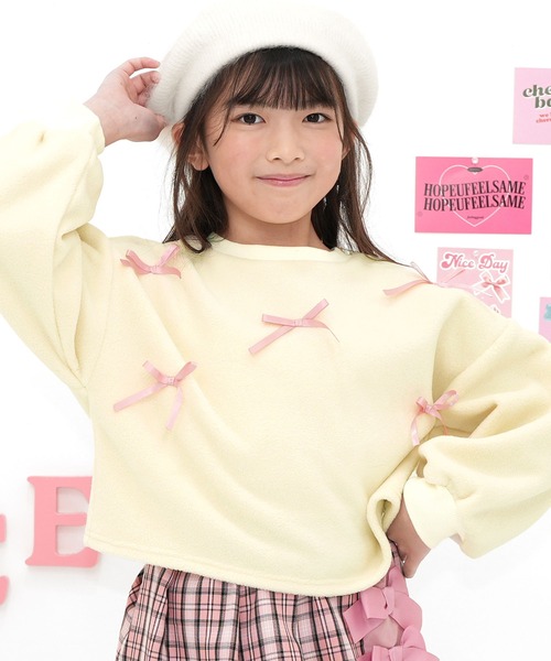 Bee des Bee(ビーデスビー)の「クロップド丈フリース地トレーナー(スウェット・キッズ・ブラック/アイボリー/ライトブルー/ライトグレー・100cm/110cm/120cm/130cm/140cm/150cm)」の19枚目の写真