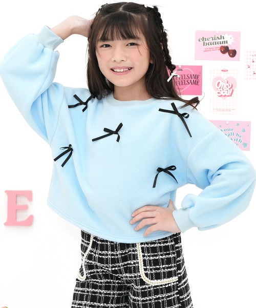 Bee des Bee(ビーデスビー)の「クロップド丈フリース地トレーナー(スウェット・キッズ・ブラック/アイボリー/ライトブルー/ライトグレー・100cm/110cm/120cm/130cm/140cm/150cm)」の17枚目の写真