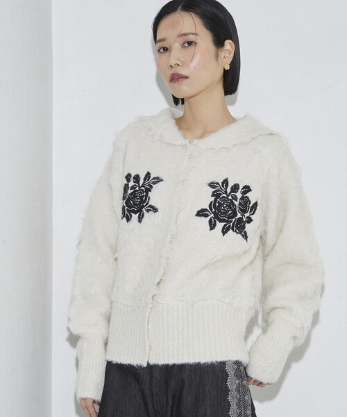 Firsthand(ファーストハンド)の「Firsthand/ファーストハンド ローズ刺繍シャギーニットカーディガン(カーディガン/ボレロ・レディース・オフホワイト/チャコールグレー/サックスブルー・FREE)」の1枚目の写真