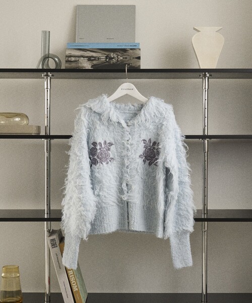 Firsthand(ファーストハンド)の「Firsthand/ファーストハンド ローズ刺繍シャギーニットカーディガン(カーディガン/ボレロ・レディース・オフホワイト/チャコールグレー/サックスブルー・FREE)」の3枚目の写真
