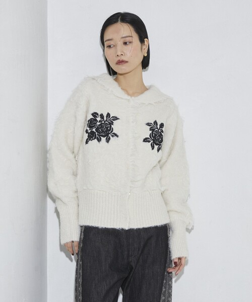 Firsthand(ファーストハンド)の「Firsthand/ファーストハンド ローズ刺繍シャギーニットカーディガン(カーディガン/ボレロ・レディース・オフホワイト/チャコールグレー/サックスブルー・FREE)」の21枚目の写真