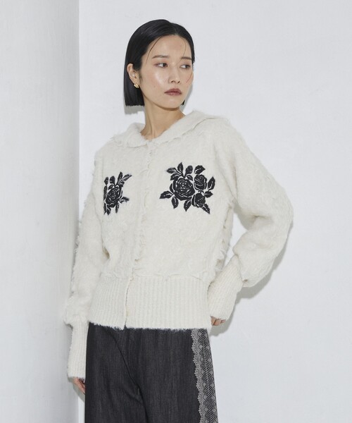 Firsthand(ファーストハンド)の「Firsthand/ファーストハンド ローズ刺繍シャギーニットカーディガン(カーディガン/ボレロ・レディース・オフホワイト/チャコールグレー/サックスブルー・FREE)」の22枚目の写真