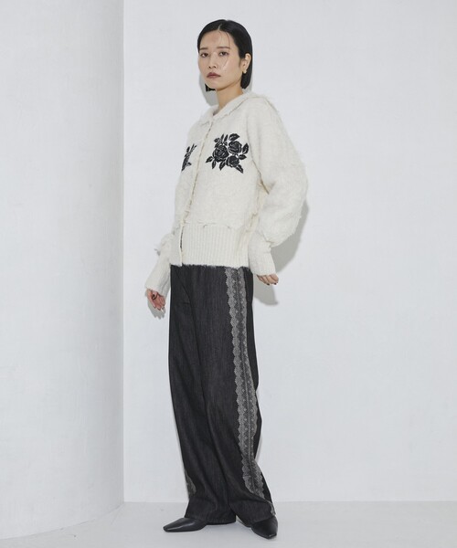 Firsthand(ファーストハンド)の「Firsthand/ファーストハンド ローズ刺繍シャギーニットカーディガン(カーディガン/ボレロ・レディース・オフホワイト/チャコールグレー/サックスブルー・FREE)」の5枚目の写真