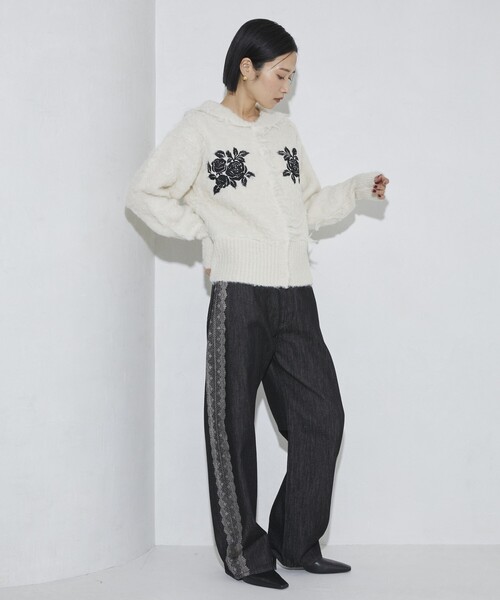 Firsthand(ファーストハンド)の「Firsthand/ファーストハンド ローズ刺繍シャギーニットカーディガン(カーディガン/ボレロ・レディース・オフホワイト/チャコールグレー/サックスブルー・FREE)」の8枚目の写真