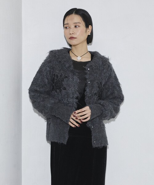 Firsthand(ファーストハンド)の「Firsthand/ファーストハンド ローズ刺繍シャギーニットカーディガン(カーディガン/ボレロ・レディース・オフホワイト/チャコールグレー/サックスブルー・FREE)」の10枚目の写真