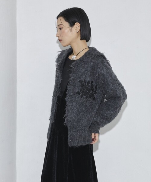 Firsthand(ファーストハンド)の「Firsthand/ファーストハンド ローズ刺繍シャギーニットカーディガン(カーディガン/ボレロ・レディース・オフホワイト/チャコールグレー/サックスブルー・FREE)」の12枚目の写真