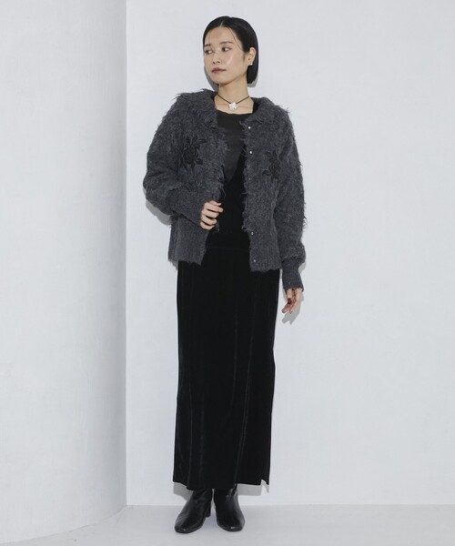 Firsthand(ファーストハンド)の「Firsthand/ファーストハンド ローズ刺繍シャギーニットカーディガン(カーディガン/ボレロ・レディース・オフホワイト/チャコールグレー/サックスブルー・FREE)」の17枚目の写真