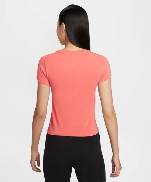 NIKE（ナイキ）の「ナイキ スポーツウェア チル ニット ウィメンズ Tシャツ / Nike Sportswear Chill Knit Women's T-Shirt FV5509-814 Magic Ember（Tシャツ/カットソー・レディース・レッド系その他・2XL/L/M/S/XL/XS）」の2枚目の写真