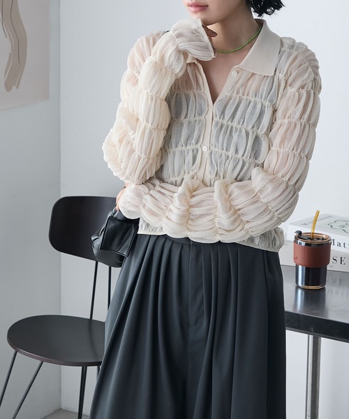 forksy.(フォルクシー)の「【forksy.】シャーリング 襟付き シアーニット カーディガン(シャツ/ブラウス・レディース・チャコール/アイボリー/オリーブ・FREE)」の9枚目の写真