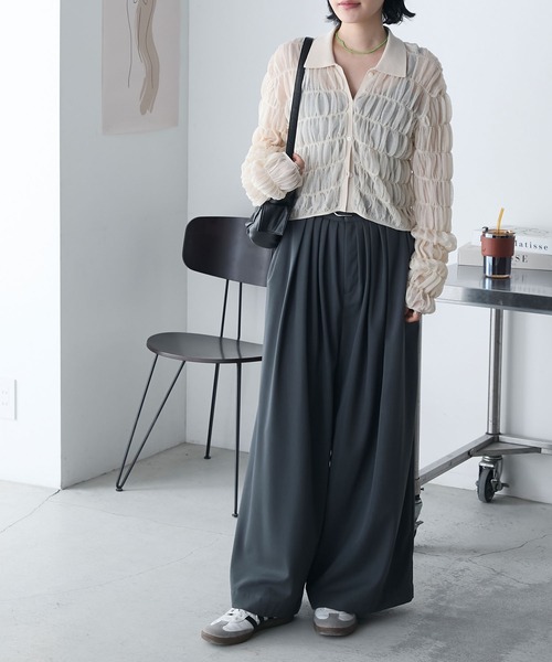 forksy.(フォルクシー)の「【forksy.】シャーリング 襟付き シアーニット カーディガン(シャツ/ブラウス・レディース・チャコール/アイボリー/オリーブ・FREE)」の17枚目の写真