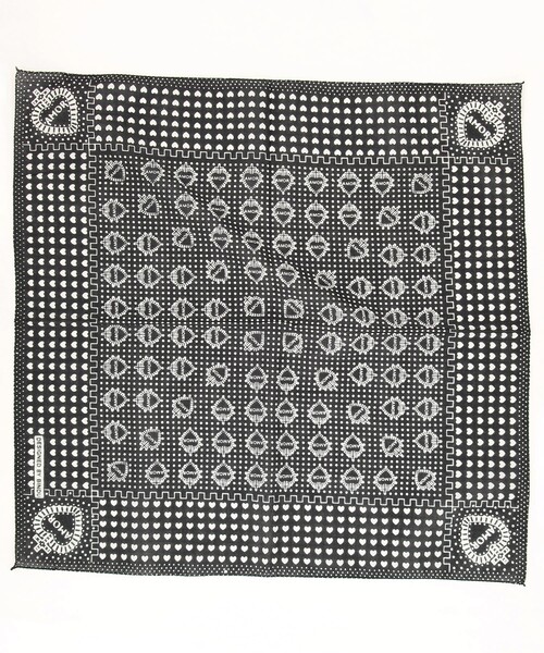 FREAK'S STORE(フリークスストア)の「Bindu/ビンドゥー Amor Bandana/アモールプリントバンダナ(バンダナ/スカーフ・レディース・ネイビー/ブラック/レッド・ONE SIZE)」の2枚目の写真