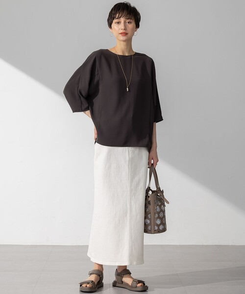 23区 L(ニジュウサンクオオキイサイズ)の「【吸水速乾/UVカット/接触冷感】ストレッチジョーゼット ドルマン カットソー(Tシャツ/カットソー・レディース・ネイビー系/ベージュ系/ダークブラウン系/ブラック系・46/44)」の13枚目の写真