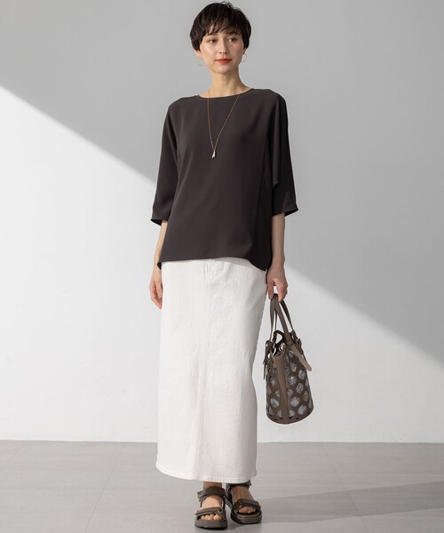 23区 L(ニジュウサンクオオキイサイズ)の「【吸水速乾/UVカット/接触冷感】ストレッチジョーゼット ドルマン カットソー(Tシャツ/カットソー・レディース・ネイビー系/ベージュ系/ダークブラウン系/ブラック系・46/44)」の14枚目の写真
