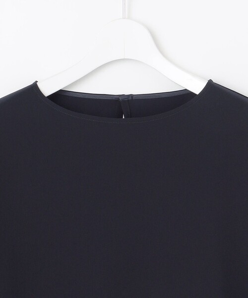 23区 L(ニジュウサンクオオキイサイズ)の「【吸水速乾/UVカット/接触冷感】ストレッチジョーゼット ドルマン カットソー(Tシャツ/カットソー・レディース・ネイビー系/ベージュ系/ダークブラウン系/ブラック系・46/44)」の19枚目の写真