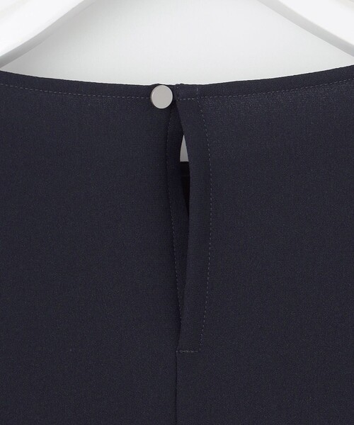 23区 L(ニジュウサンクオオキイサイズ)の「【吸水速乾/UVカット/接触冷感】ストレッチジョーゼット ドルマン カットソー(Tシャツ/カットソー・レディース・ネイビー系/ベージュ系/ダークブラウン系/ブラック系・46/44)」の22枚目の写真