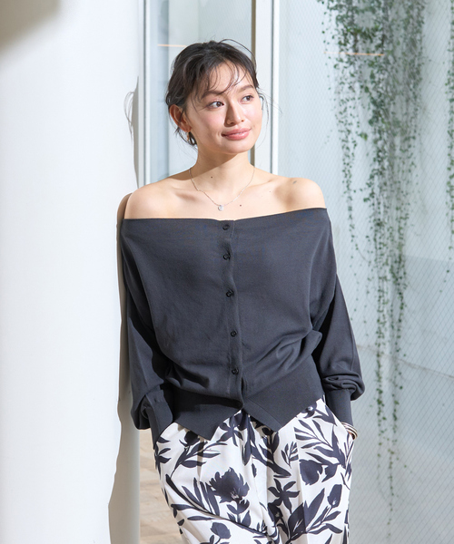 Rouge vif（ルージュヴィフ）の「オフショルダー2WAYカーディガン（カーディガン/ボレロ・レディース・ラベンダー/ライトグレー/チャコールグレー・フリー）」の4枚目の写真