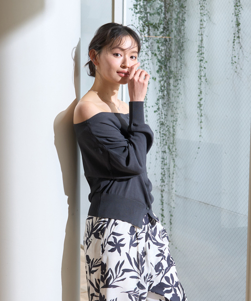 Rouge vif（ルージュヴィフ）の「オフショルダー2WAYカーディガン（カーディガン/ボレロ・レディース・ラベンダー/ライトグレー/チャコールグレー・フリー）」の5枚目の写真