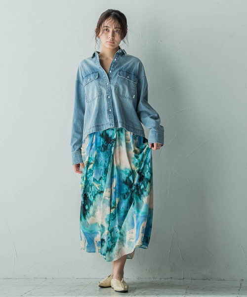 MAYSON GREY(メイソングレイ)の「デニムクロップドシャツ≪洗濯機で洗える≫(シャツ/ブラウス・レディース・ネイビー/ブルー・M)」の12枚目の写真