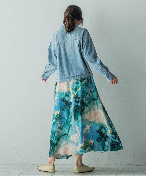 MAYSON GREY(メイソングレイ)の「デニムクロップドシャツ≪洗濯機で洗える≫(シャツ/ブラウス・レディース・ネイビー/ブルー・M)」の10枚目の写真