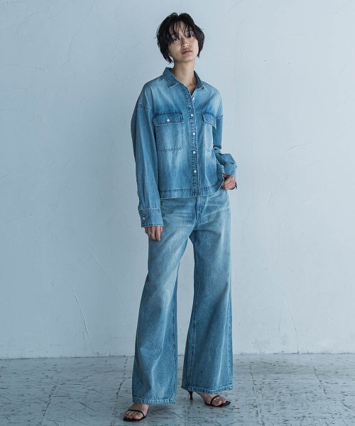 MAYSON GREY(メイソングレイ)の「デニムクロップドシャツ≪洗濯機で洗える≫(シャツ/ブラウス・レディース・ネイビー/ブルー・M)」の14枚目の写真