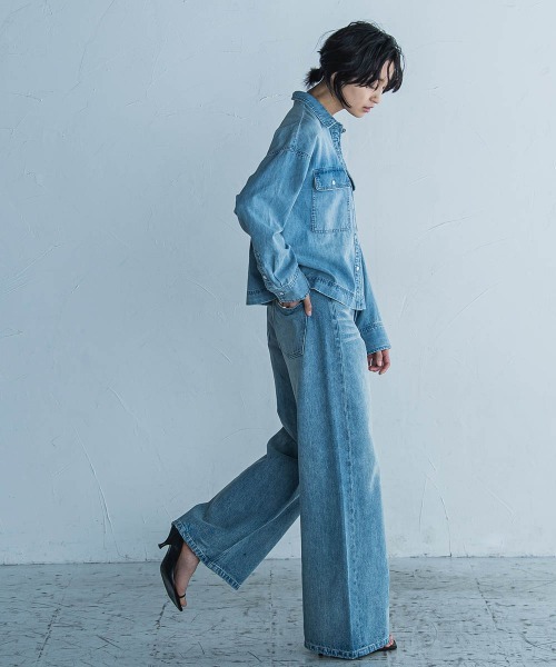 MAYSON GREY(メイソングレイ)の「デニムクロップドシャツ≪洗濯機で洗える≫(シャツ/ブラウス・レディース・ネイビー/ブルー・M)」の13枚目の写真