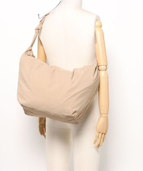 TONE SELECT GOODS（トーンセレクトグッズ）の「urbanfemine./大容量ショルダーバッグ U7437（ショルダーバッグ・レディース・ベージュ/グリーン/ピンク/ホワイト/ブラック・FREE）」の20枚目の写真
