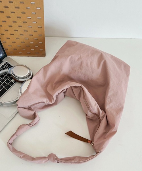 TONE SELECT GOODS（トーンセレクトグッズ）の「urbanfemine./大容量ショルダーバッグ U7437（ショルダーバッグ・レディース・ベージュ/グリーン/ピンク/ホワイト/ブラック・FREE）」の12枚目の写真