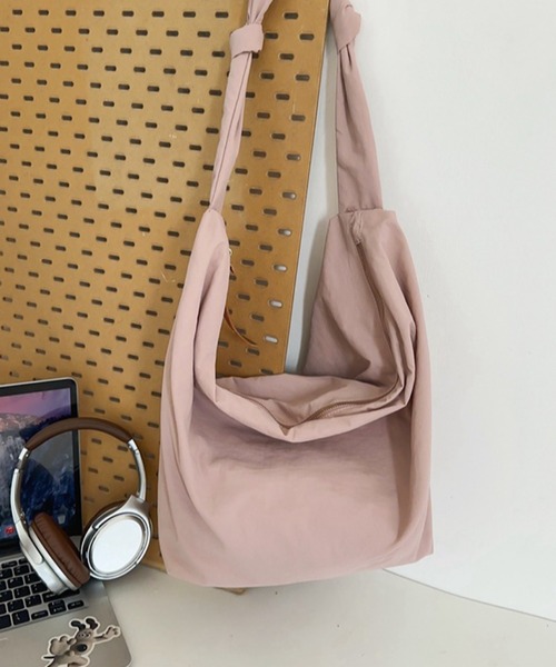 TONE SELECT GOODS（トーンセレクトグッズ）の「urbanfemine./大容量ショルダーバッグ U7437（ショルダーバッグ・レディース・ベージュ/グリーン/ピンク/ホワイト/ブラック・FREE）」の13枚目の写真