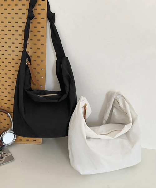 TONE SELECT GOODS（トーンセレクトグッズ）の「urbanfemine./大容量ショルダーバッグ U7437（ショルダーバッグ・レディース・ベージュ/グリーン/ピンク/ホワイト/ブラック・FREE）」の21枚目の写真