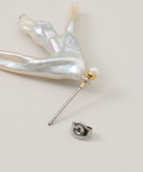 IENA（イエナ）の「VIOLETTE ROOM/バイオレットルーム VRA EARINGS ピアス(両耳) VRA25208（ピアス（両耳用）・レディース・ホワイト・FREE）」の4枚目の写真