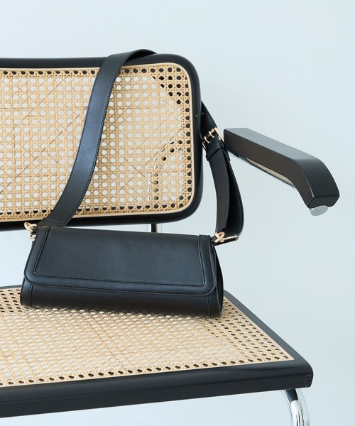 Andemiu（アンデミュウ）の「シリンダーフラップBAG419510（ショルダーバッグ・レディース・ナチュラル/ブラック・FREE）」の2枚目の写真