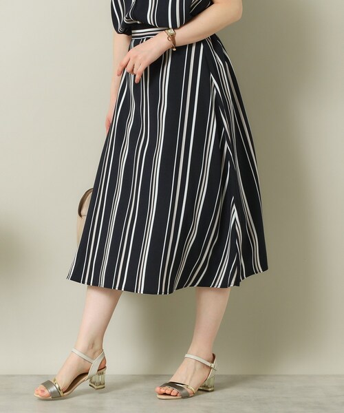 ITS'DEMO(イッツデモ)の「【UVケア/吸水速乾/洗濯機OK】麻調合繊スカート<ラク服シリーズ>(スカート・レディース・ネイビー系2/サックスブルー/ホワイト系5/ナチュラル/ブルー・00)」の5枚目の写真