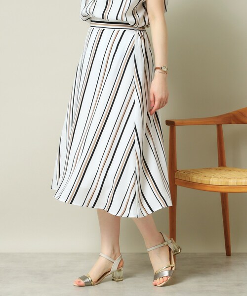 ITS'DEMO(イッツデモ)の「【UVケア/吸水速乾/洗濯機OK】麻調合繊スカート<ラク服シリーズ>(スカート・レディース・ネイビー系2/サックスブルー/ホワイト系5/ナチュラル/ブルー・00)」の21枚目の写真