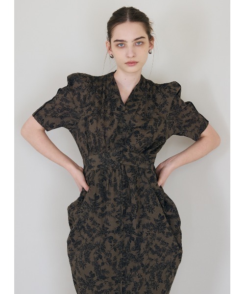 COEL（コエル）の「フロントボタンドレープワンピース（ワンピース・レディース・ブラック/ブラウン/ブルー・36/38）」の12枚目の写真