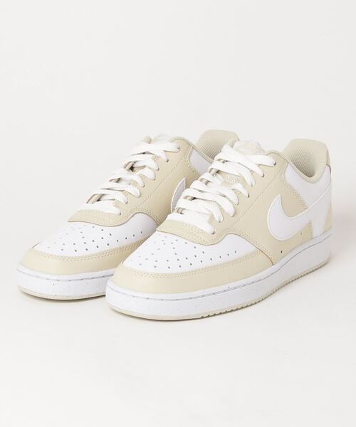 NIKE(ナイキ)の「ナイキ NIKE ナイキ コート ビジョン LO(スニーカー・メンズ・ベージュ・25.0cm/25.5cm/26.0cm/26.5cm/27.0cm/27.5cm/28.0cm)」の1枚目の写真